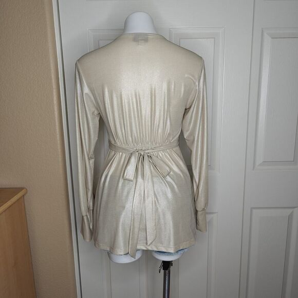 ECI New York Metallic Gold Rosette V-neck Blouse sz S - Picture 4 of 9